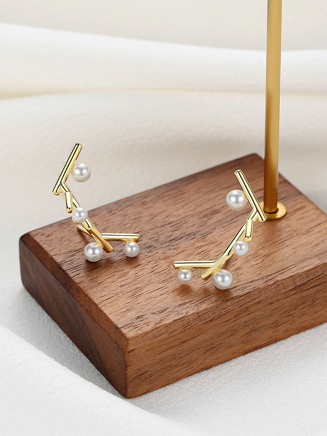 Geometric Pearl Stud Earrings detail image 2