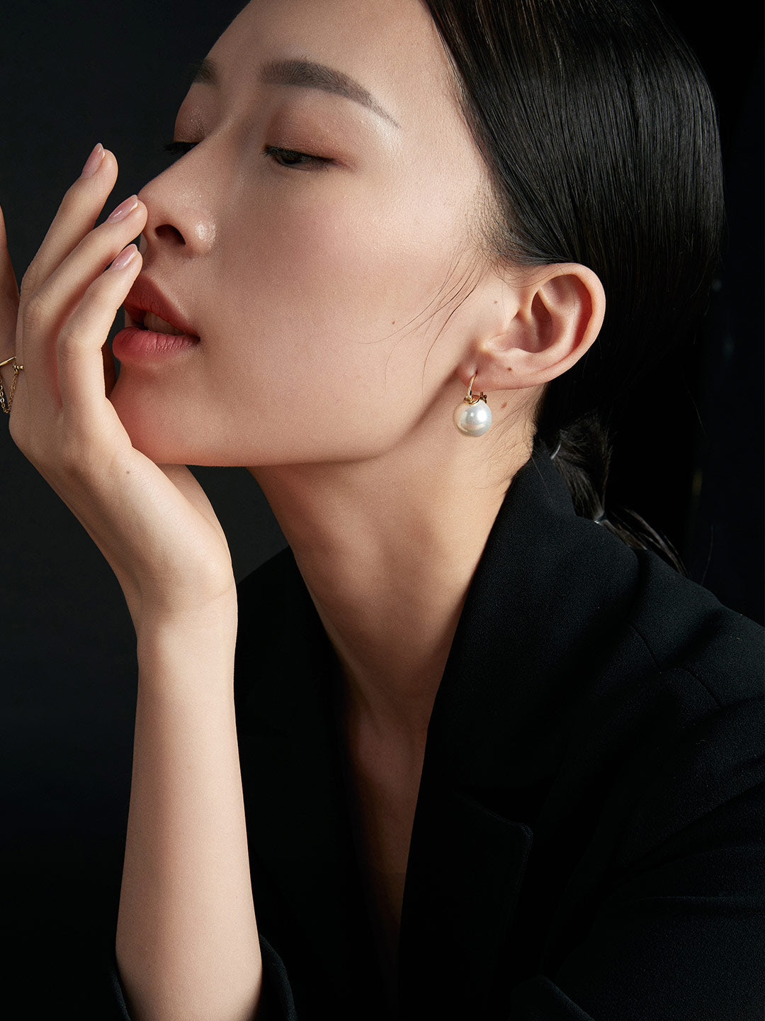 Contemporary Pearl Statement Earrings detail image 2