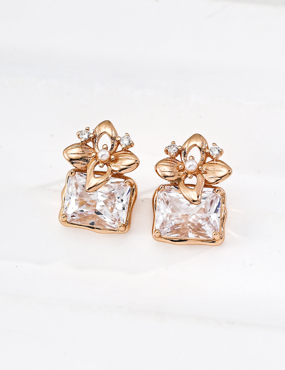 French Sparkle Pearl Earrings detail image 3