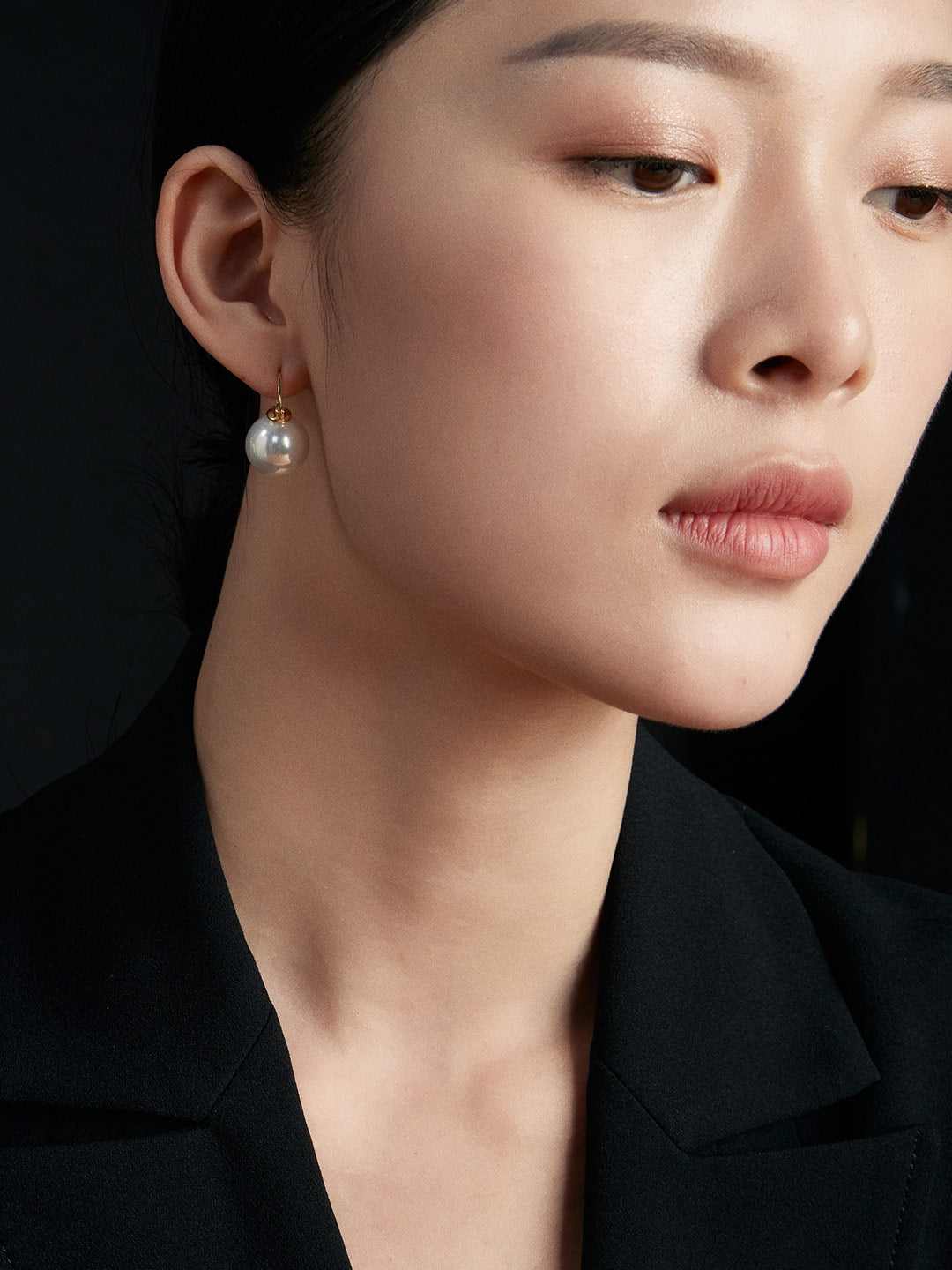 Contemporary Pearl Statement Earrings detail image 4