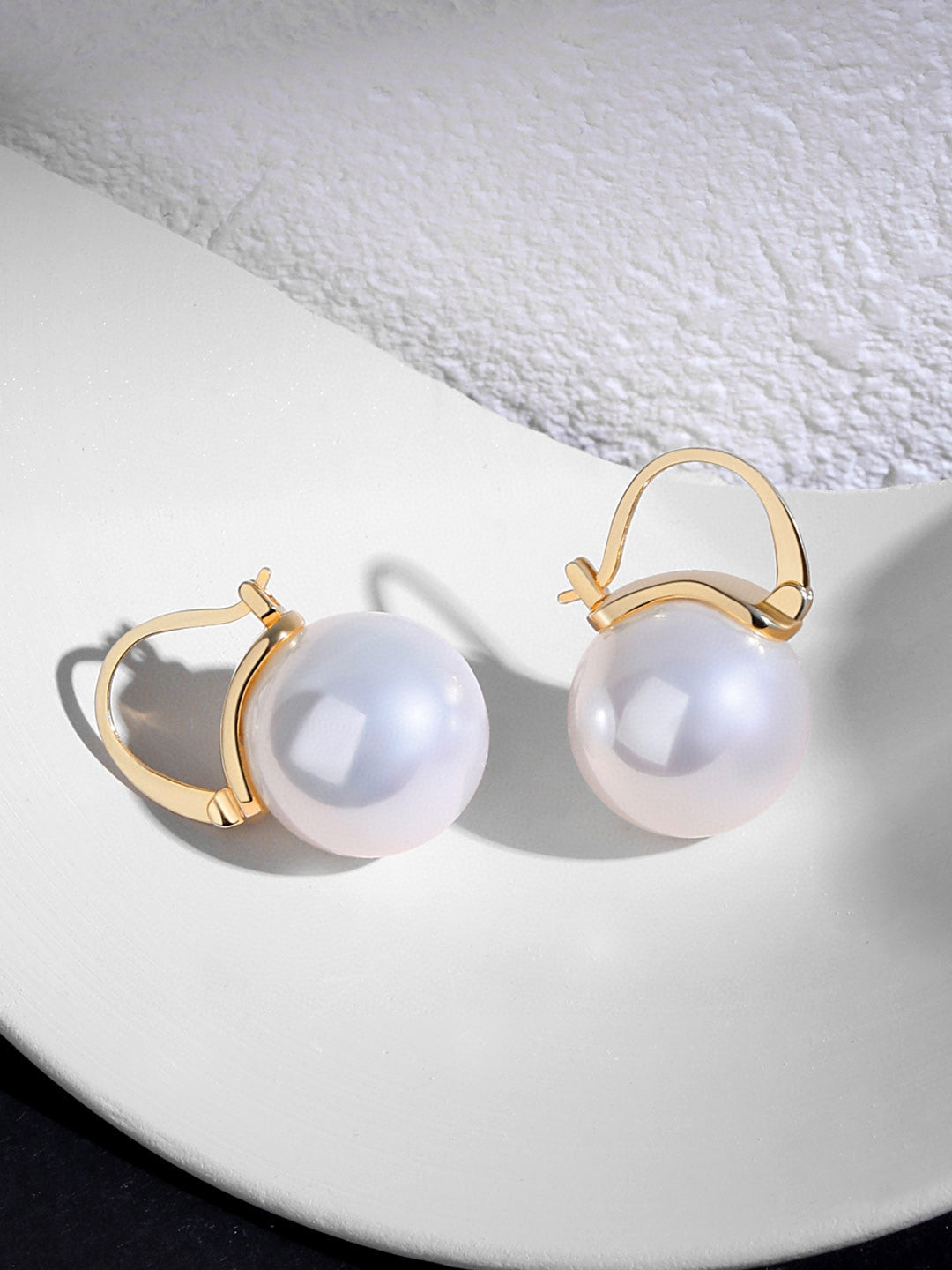Contemporary Pearl Statement Earrings detail image 3
