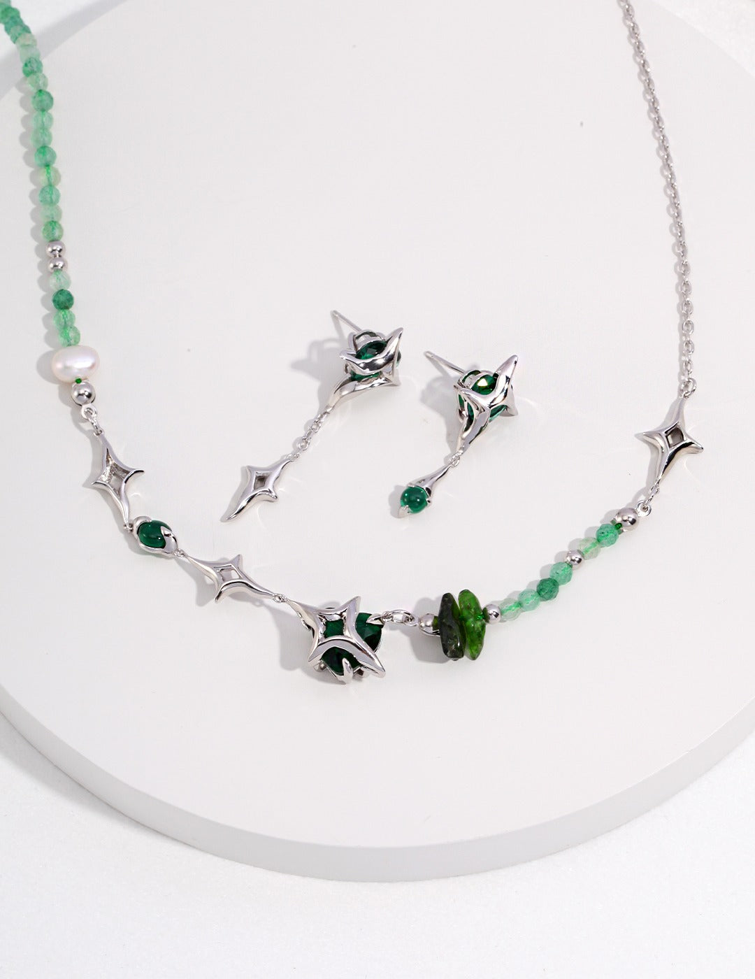 Four-Point Heart Gemstone Necklace detail image 5