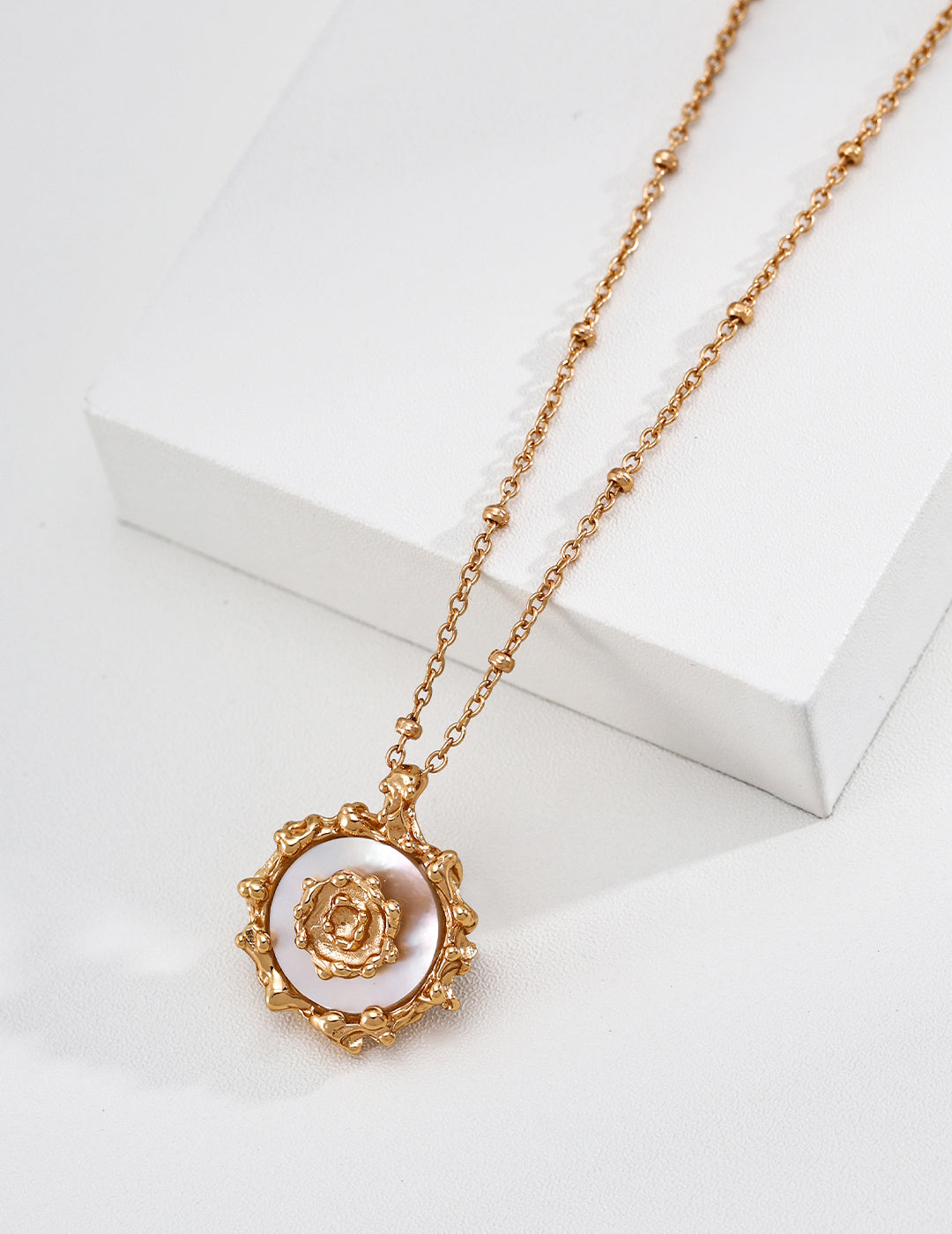 Solar Mother-of-Pearl Necklace product detail