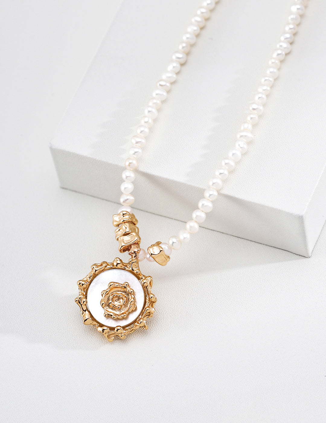 Solar Mother-of-Pearl Necklace product detail