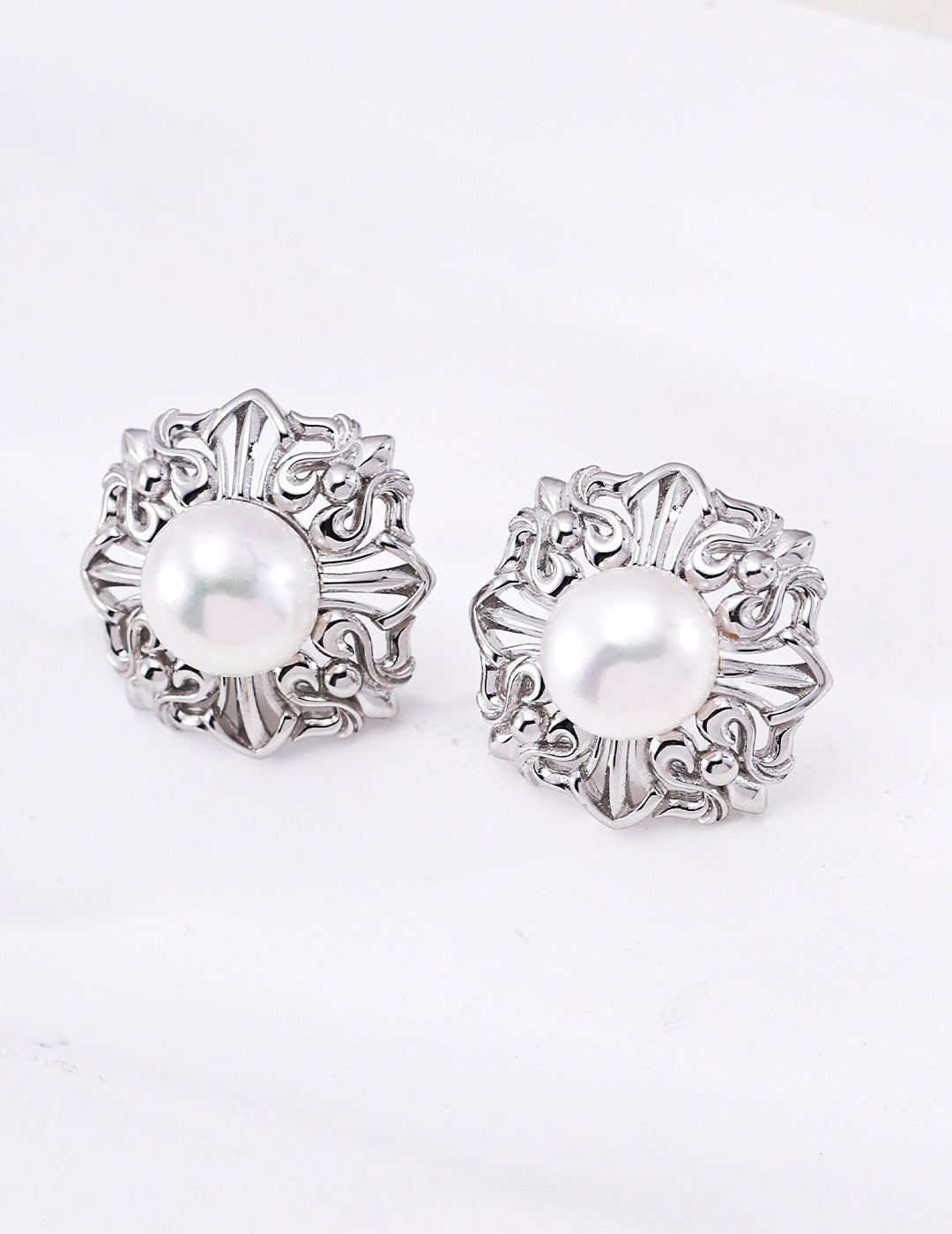 Rococo Pearl Silver Earrings product detail