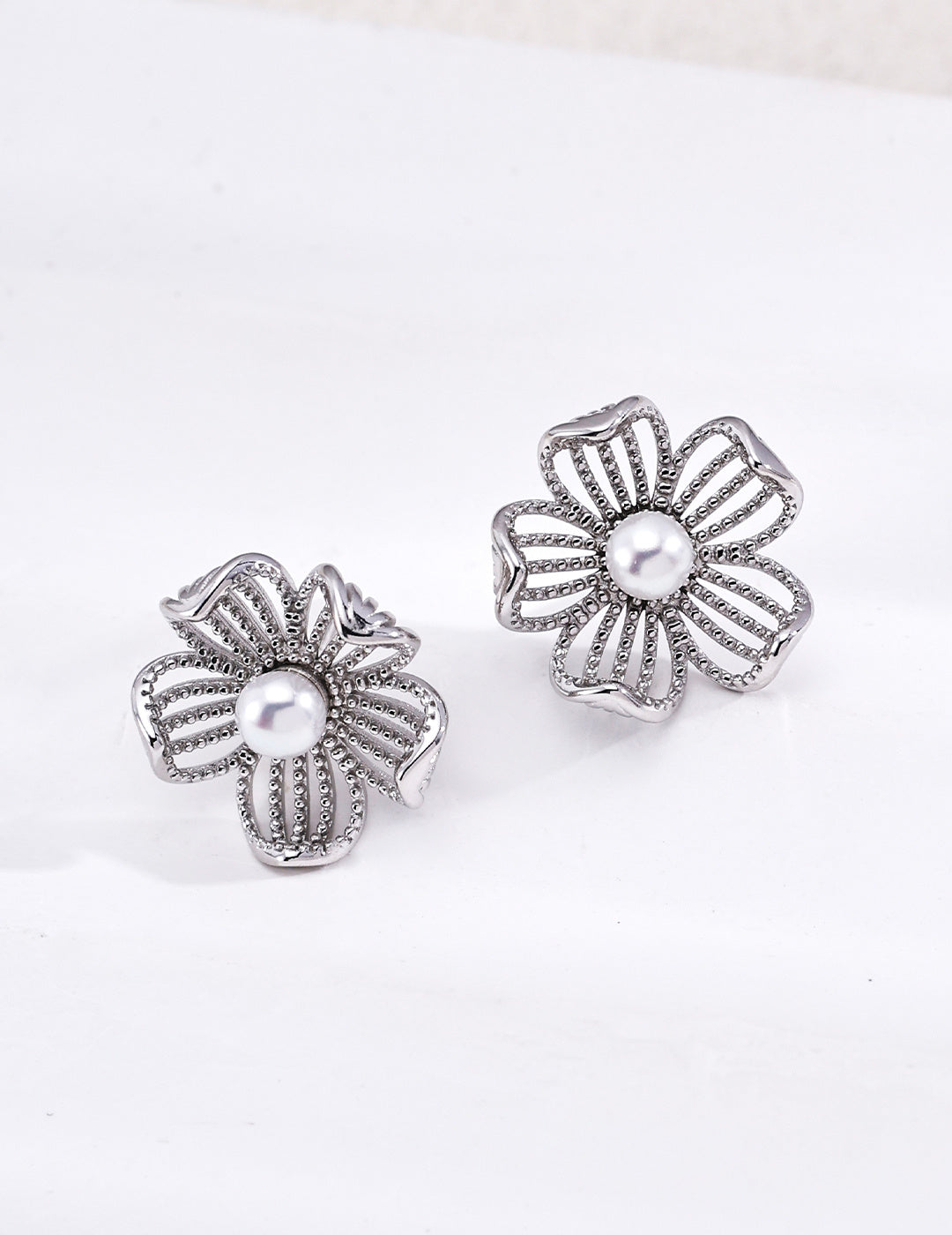 Pearl Blossom Silver Earrings product detail