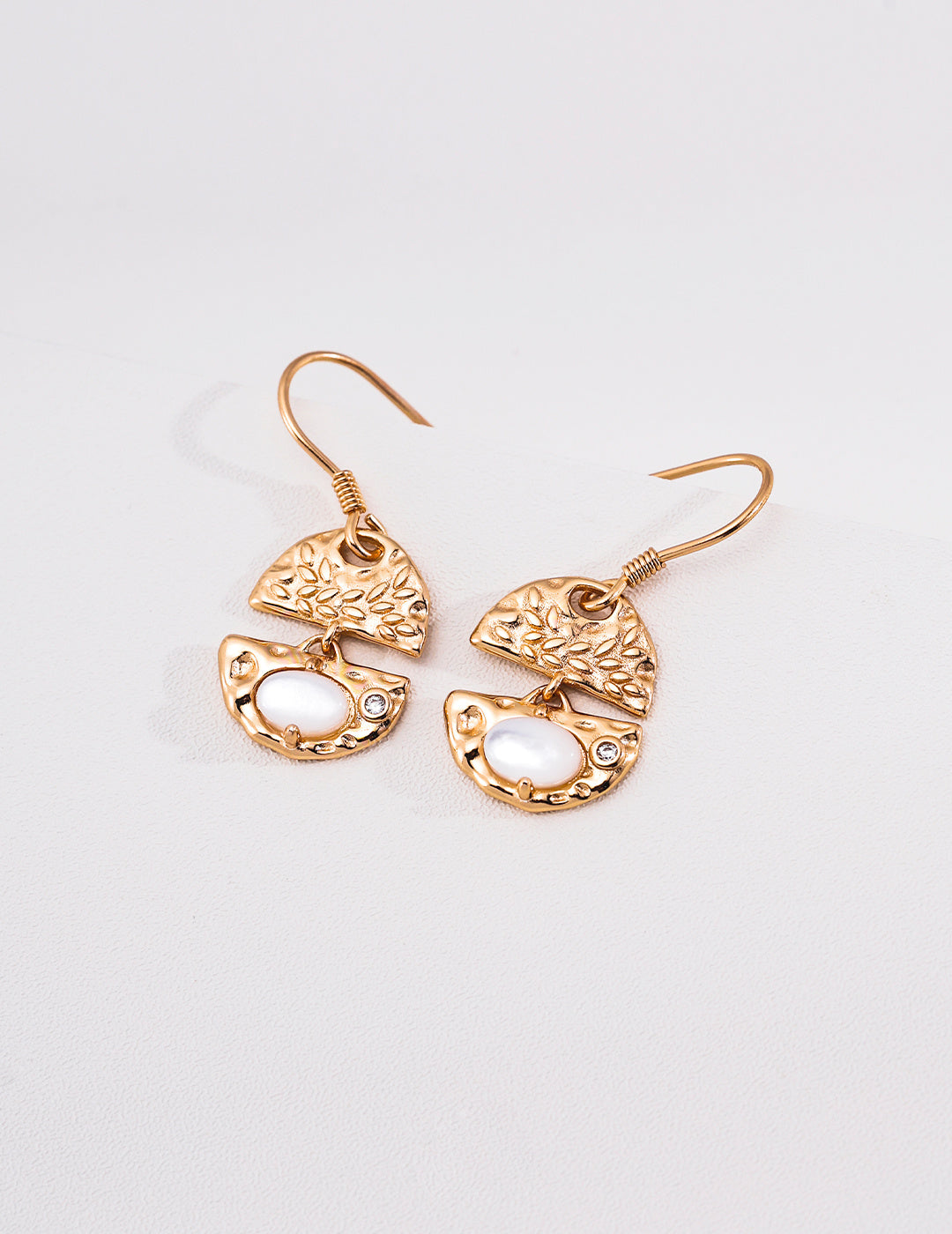 Moonlight Shell Silver Earrings product detail