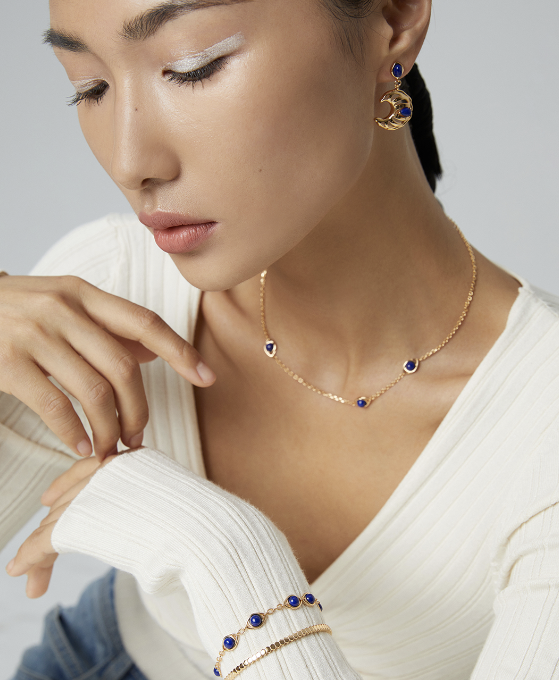 Crescent Openwork Silver Earrings product detail