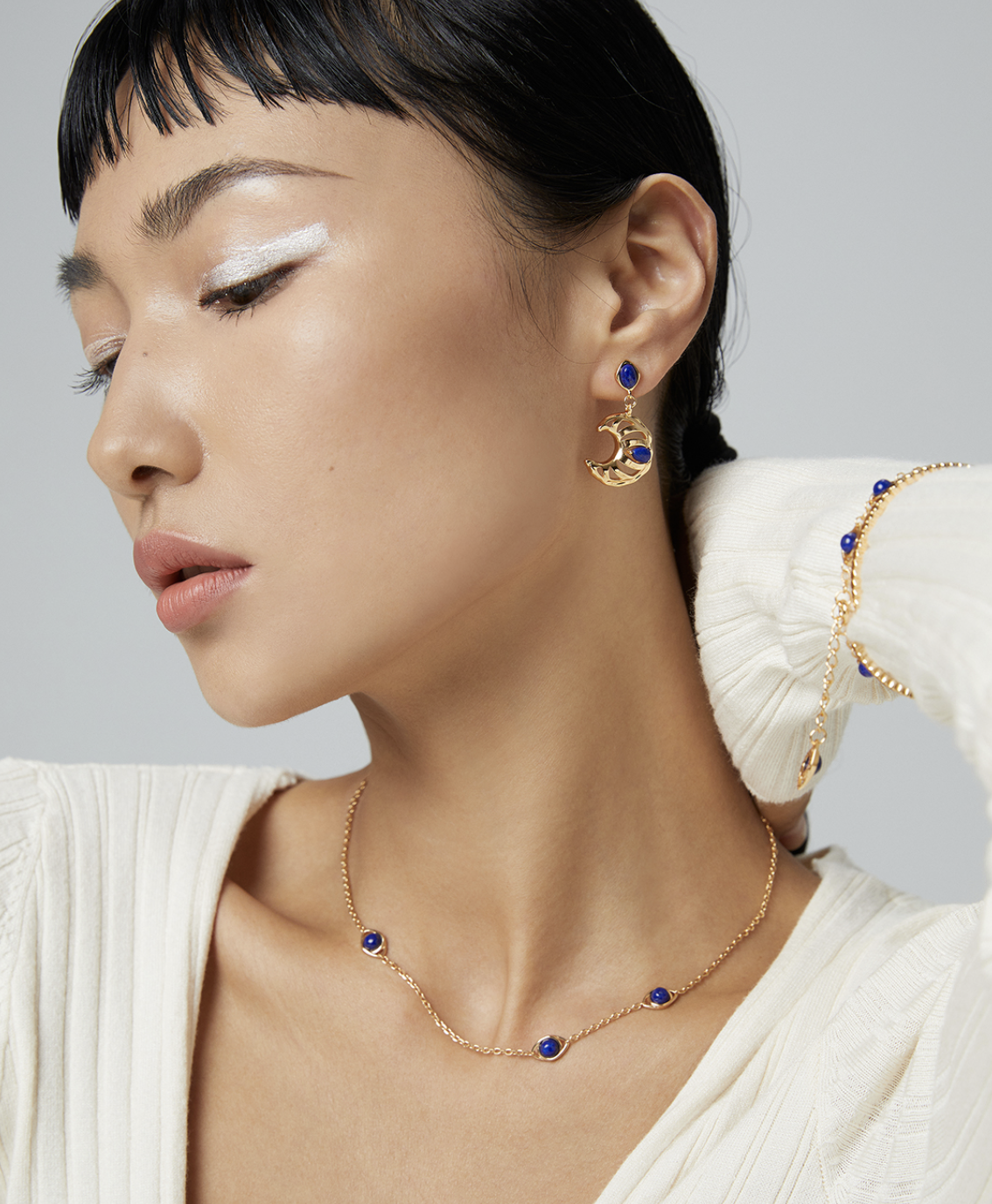 Crescent Openwork Silver Earrings product detail