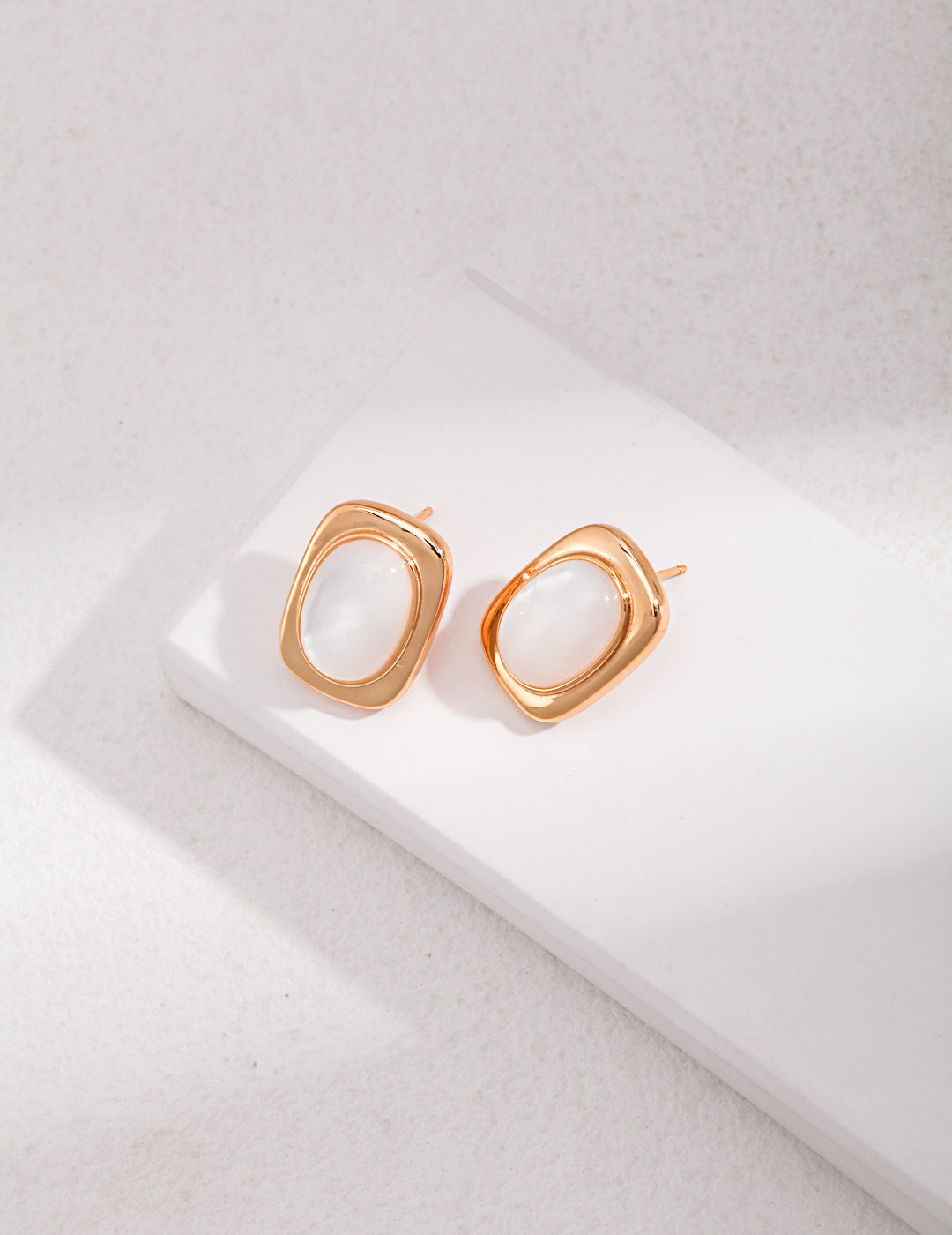 Oval Mother-of-Pearl Silver Earrings product detail