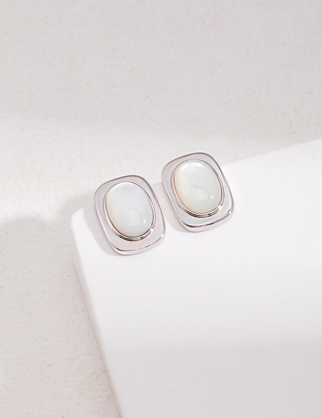 Oval Mother-of-Pearl Silver Earrings product detail