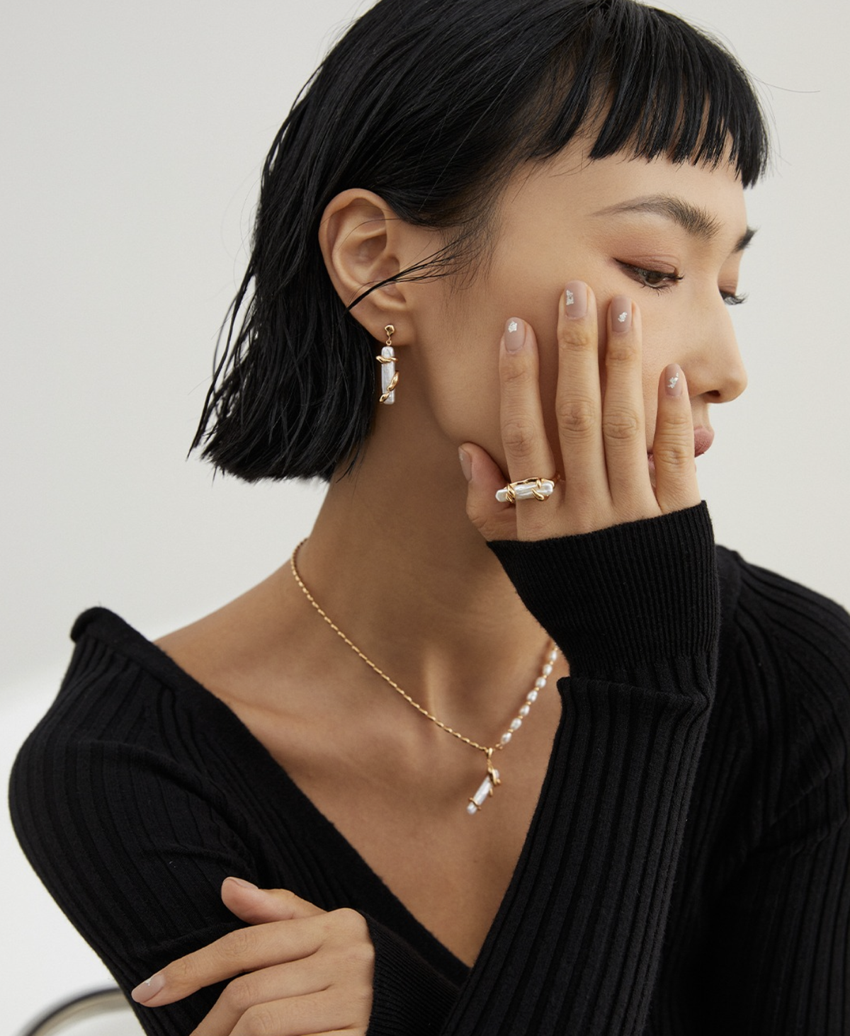 Baroque Pearl Fluid Necklace product detail