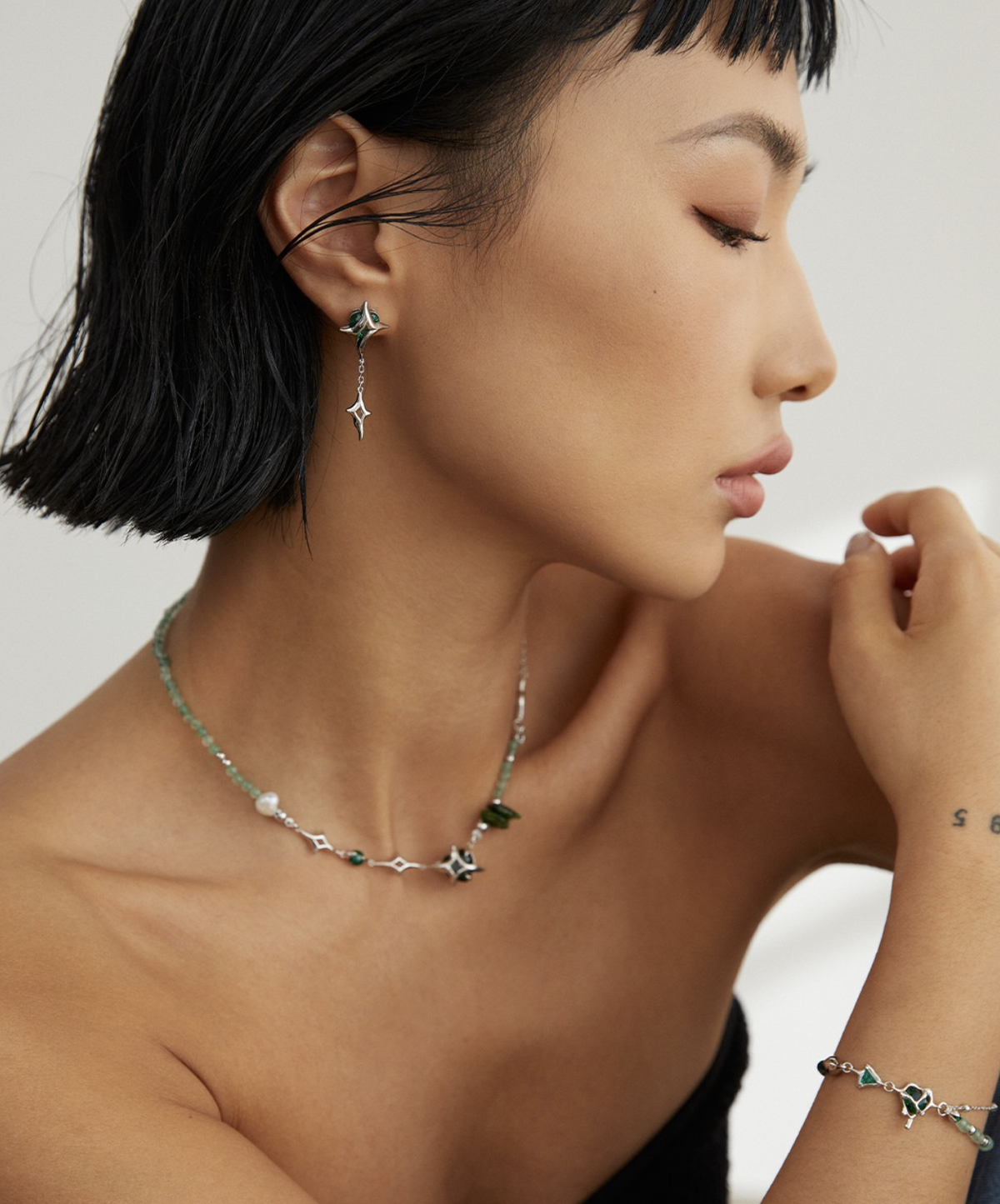 Asymmetric Four-Point Heart Earrings detail image 6
