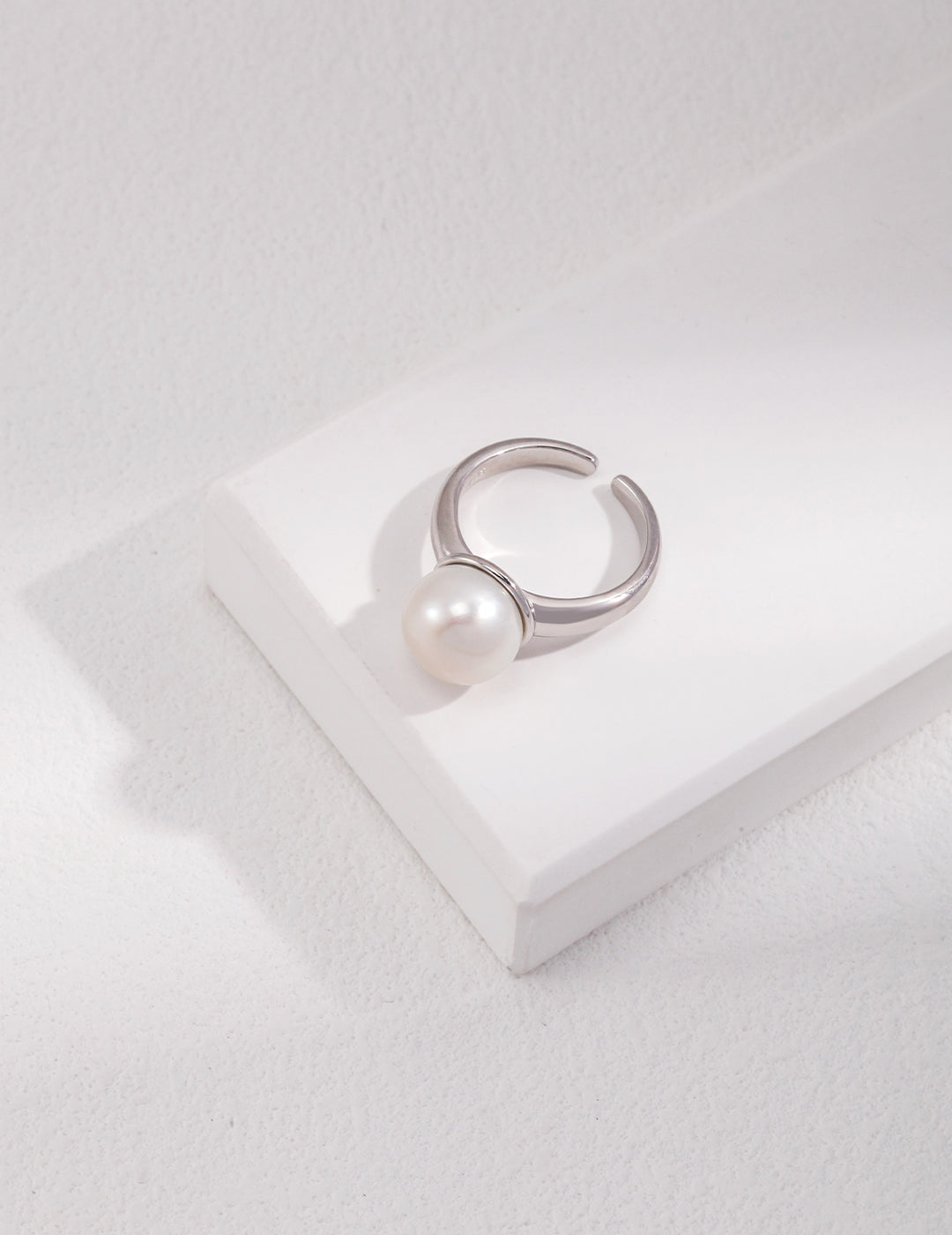 Pearl Everyday Open Ring detail image 3