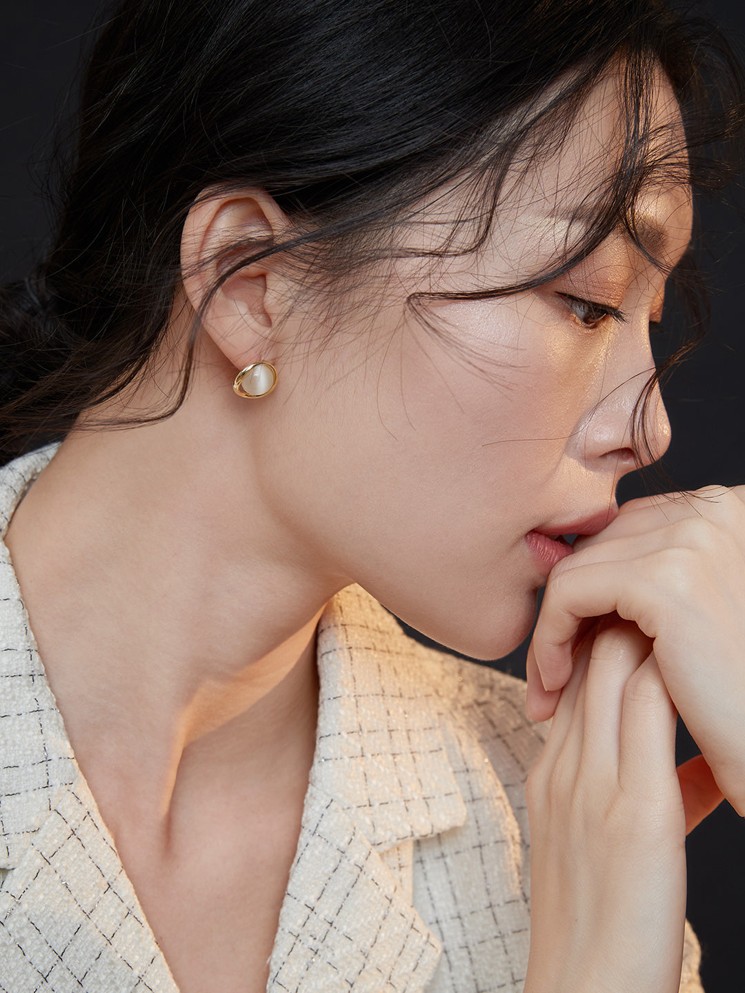 Faux Cat’s-Eye Silver Studs detail image 4
