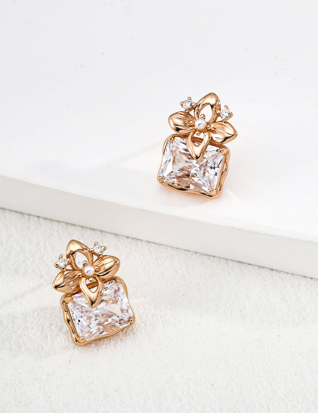 French Sparkle Pearl Earrings product detail