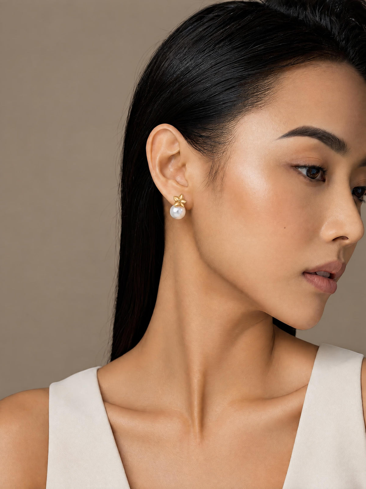Fortune Clover Tiger's Eye Pearl Earrings detail image 2